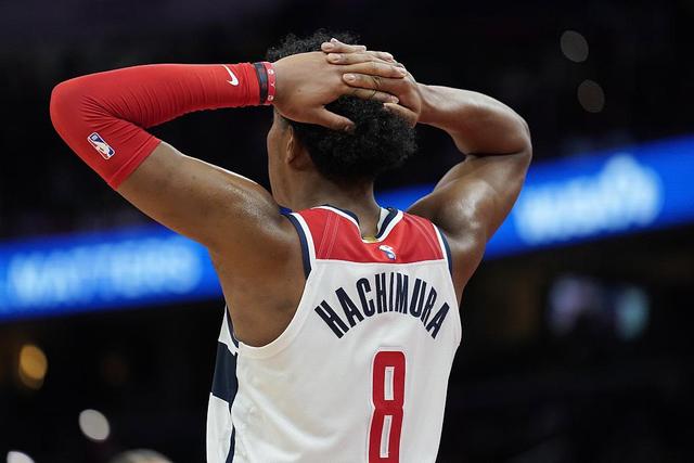 切尔西女足前锋科尔官宣自己与女友梅维斯已怀孕